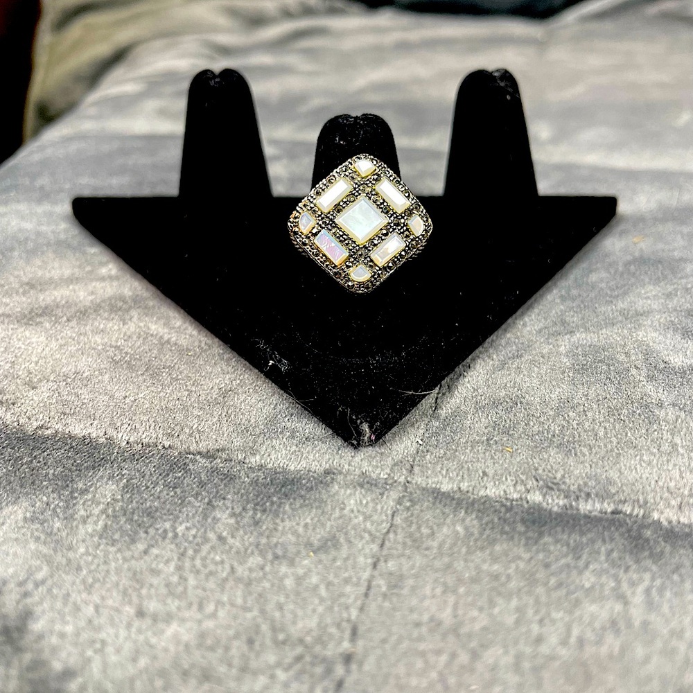 EXQUISITE MOTHER OF PEARL AND MARCASITE STERLING SILVER.925 RING